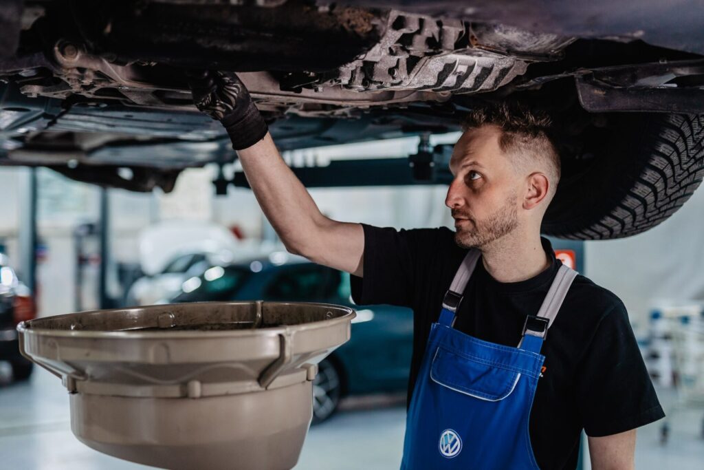 Ukázka práce automechaniků z ACJ