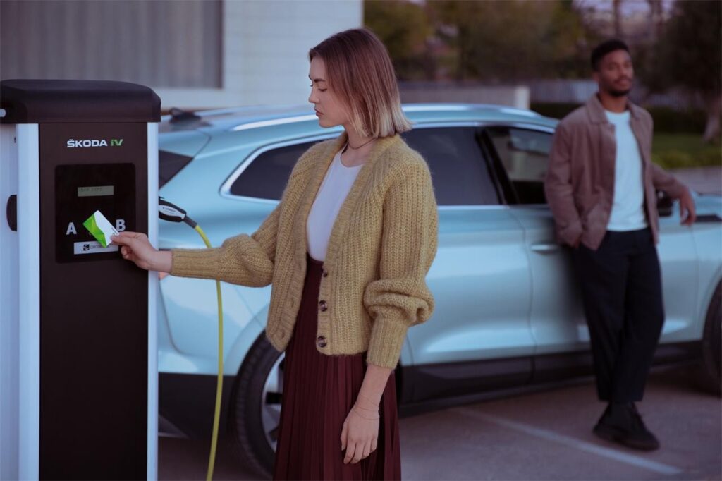 Ilustrační foto - nabíjení elektromobilu