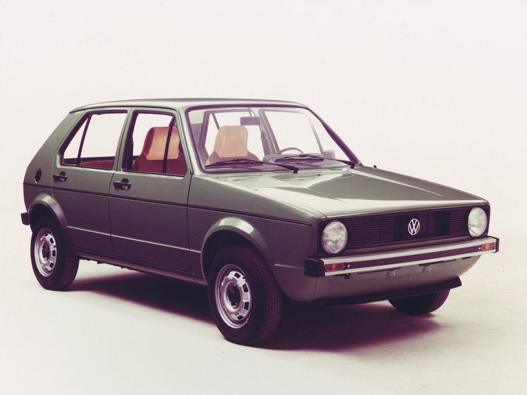VW Golf 1. generace s ostrými liniemi