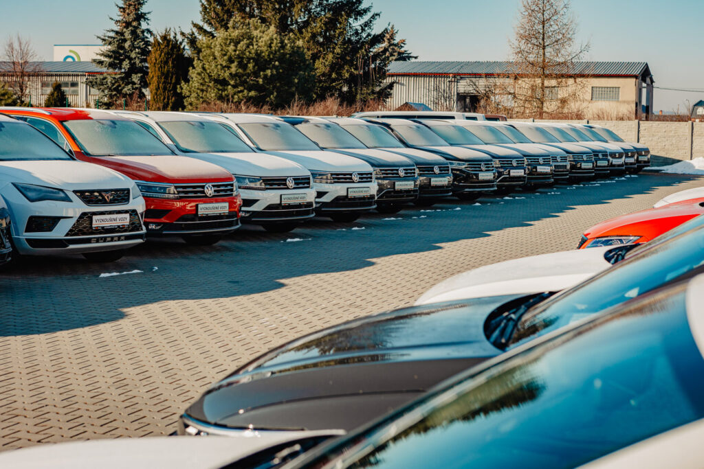 Prověřené ojeté vozy na prodejní ploše AUTOCENTRUM Jičín