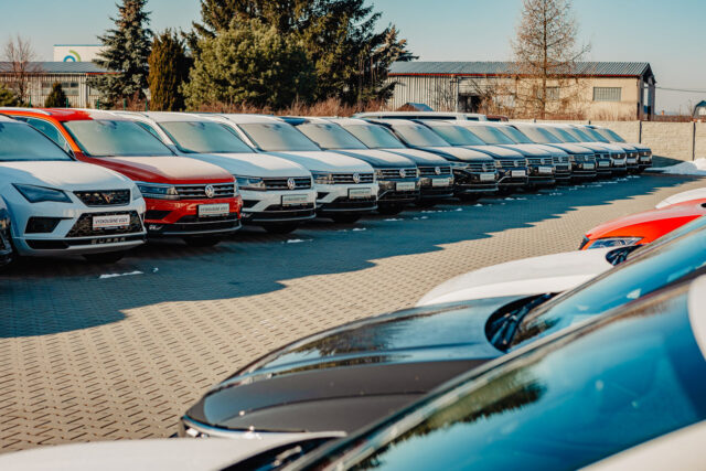 Prověřené ojeté vozy na prodejní ploše AUTOCENTRUM Jičín